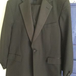 Regent Fit One-Button Tuxedo